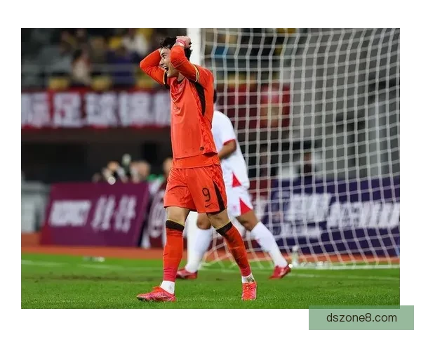 越南球员拳击拜合拉木后公开致歉球队零比三惨败收场引发热议赛场风波